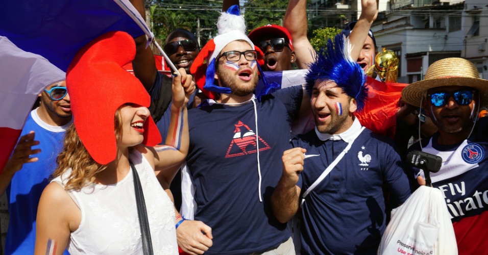 Franceses fazem festa no entorno do Maracanã antes de jogo contra a Alemanha