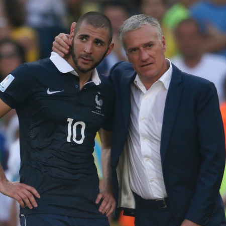 Deschamps consola Benzema após eliminação da França na Copa do Mundo de 2014 - REUTERS/Charles Platiau