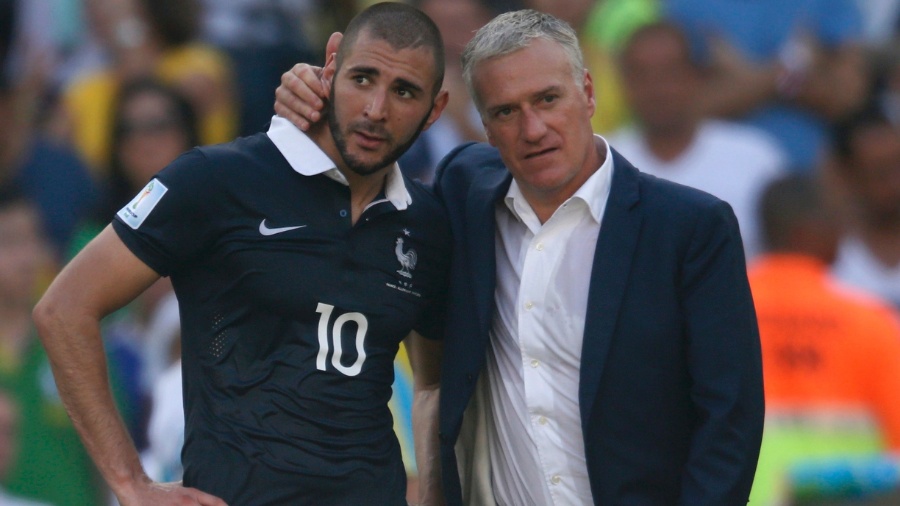 Deschamps consola Benzema após eliminação da França da Copa do Mundo - REUTERS/Charles Platiau