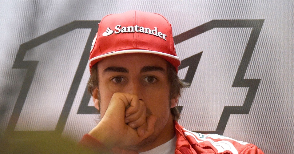 05.jul.2014 - Fernando Alonso se concentra antes de entrar na pista de Silverstone para o treino de classificação do GP da Inglaterra