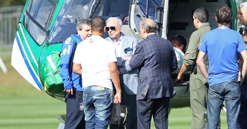 05.jun.2014 - José Maria Marin, presidente da CBF, foi até a Granja Comary para assistir Neymar