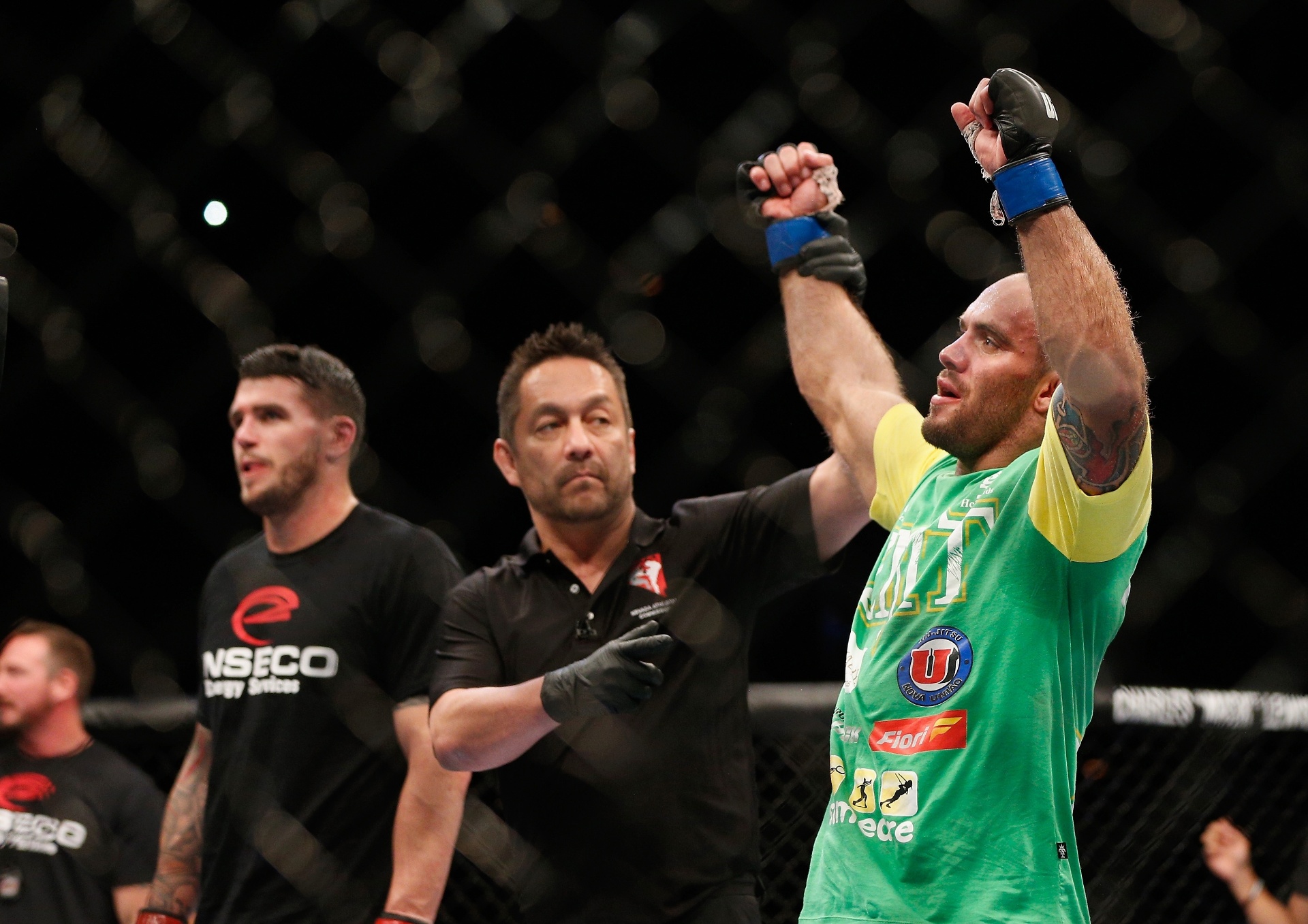 05.jul.2014 - Brasileiro Bruno Carioca é declarado vencedor da luta contra Chris Camozzi, no card preliminar do UFC 175 - Josh Hedges/Zuffa LLC/Zuffa LLC via Getty Images