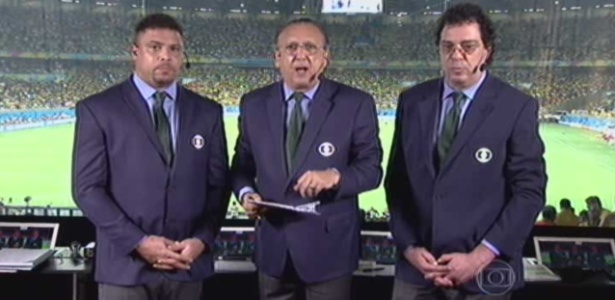 Ronaldo, Galvão Bueno e Casagrande na cabine de transmissão do futebol da Globo