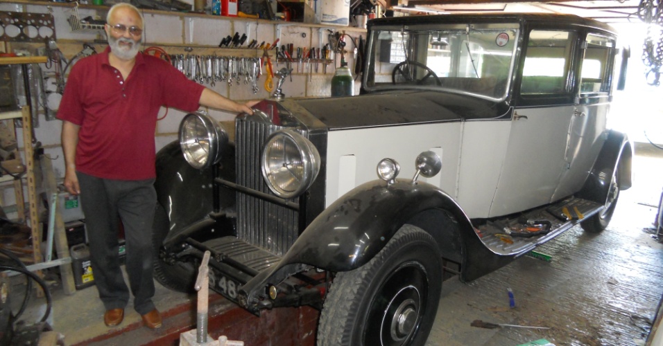 Mike, o dono da guest house onde ficamos há anos, e o seu Rolls-Royce 1933. Comprar carros antigos semidestruídos e reconstruí-los é um dos seus hobbies