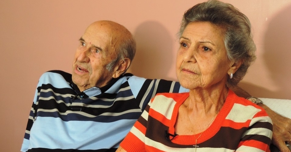 Gabriel e Marylia Silva concedem entrevista ao UOL Esporte na casa onde moram há 60 anos, no bairro do Lins de Vasconcellos, no Rio