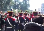 Canto argentino é tocado por banda de soldados e ganha dança com sambadinha - Reprodução
