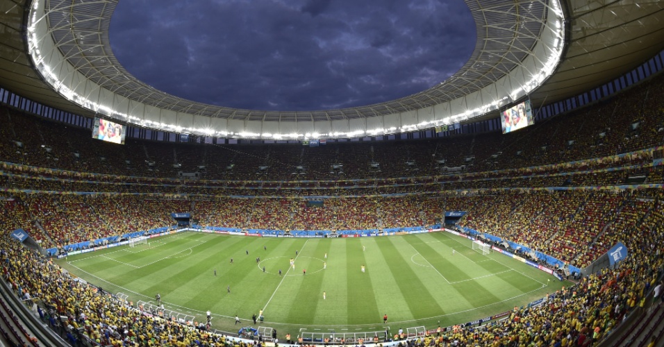 12.jul.2014 - A torcida lotou o estádio Mané Garrincha e viu a Holanda vencer o Brasil por 3 a 0 na disputa pelo terceiro lugar da Copa