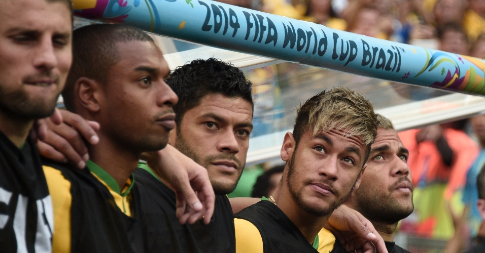 12.jul.2014 - Do banco de reservas, Neymar aguarda a execução do hino nacional no Mané Garrincha