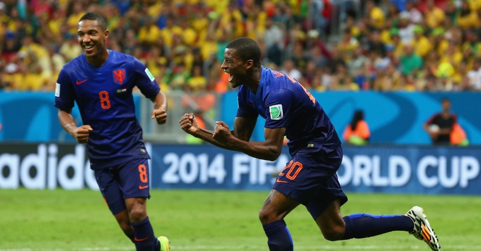 12.jul.2014 - Holandês Wijnaldum comemora após marcar o gol que fechou a vitória por 3 a 0 sobre o Brasil, no Mané Garrincha