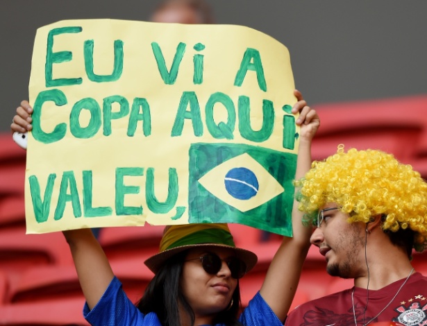 Torcedora comemora a realização da Copa do Mundo no Brasil, na penúltima partida do Mundial, entre Brasil e Holanda no Mané Garrincha