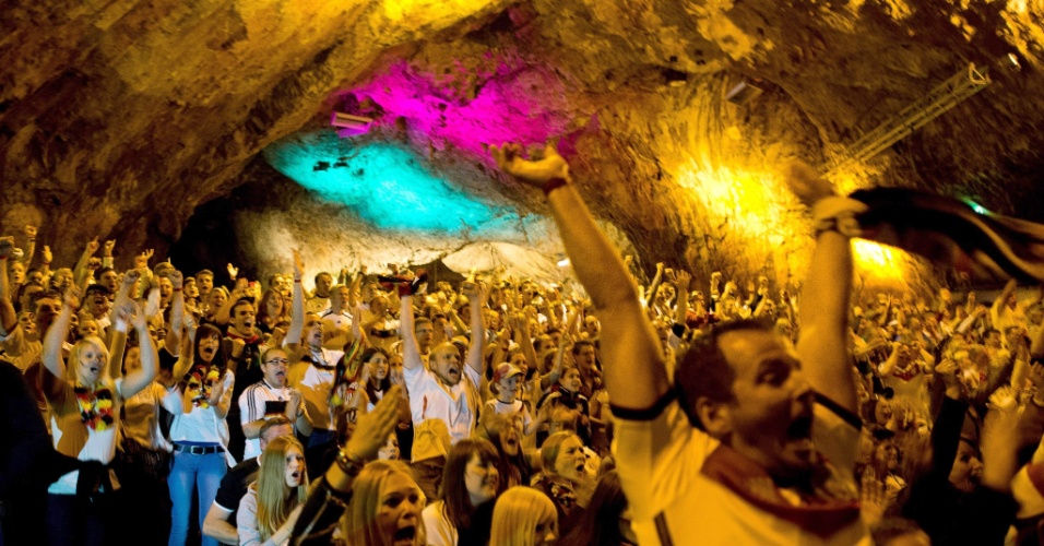 Alemães vibram com final da Copa do Mundo dentro de "caverna cultural" próxima a Dortmund