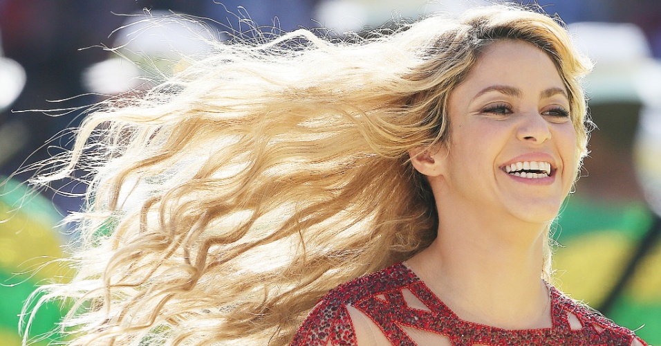Cantora Shakira se apresenta na cerimônia de encerramento da Copa, no Maracanã