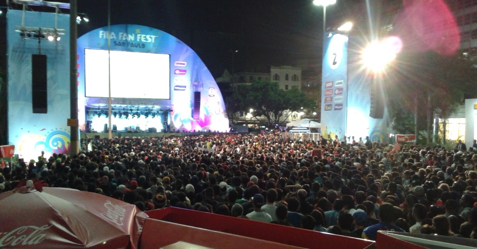 Fan Fest em SP tem torcedores persistentes da Argentina contra secadores