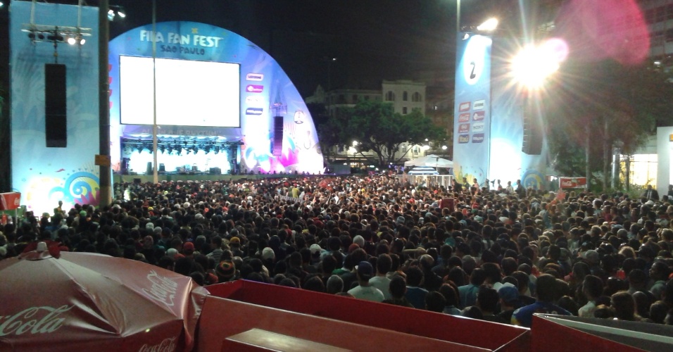 Fan Fest em SP tem torcedores persistentes da Argentina contra secadores