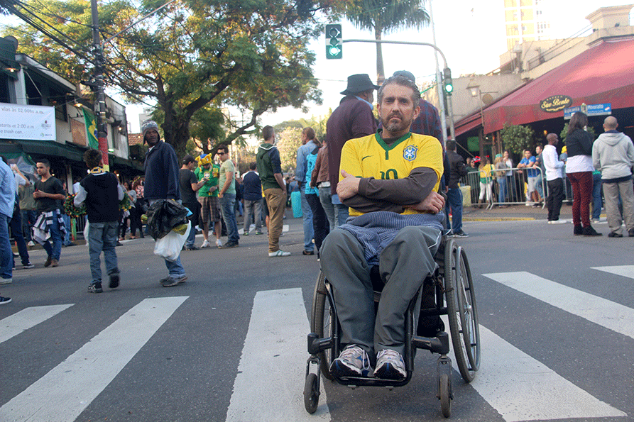 Morador da Vila Madalena, Fernando Bianchi, pode finalmente passear tranquilamente por sua vizinhança