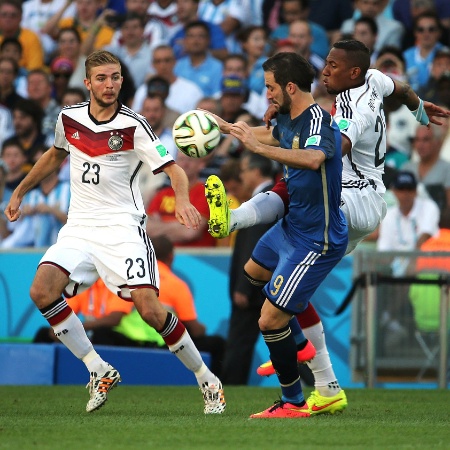 Higuaín em ação pela Argentina na Copa do Mundo de 2014, no Brasil. - Julio Cesar Guimaraes/UOL