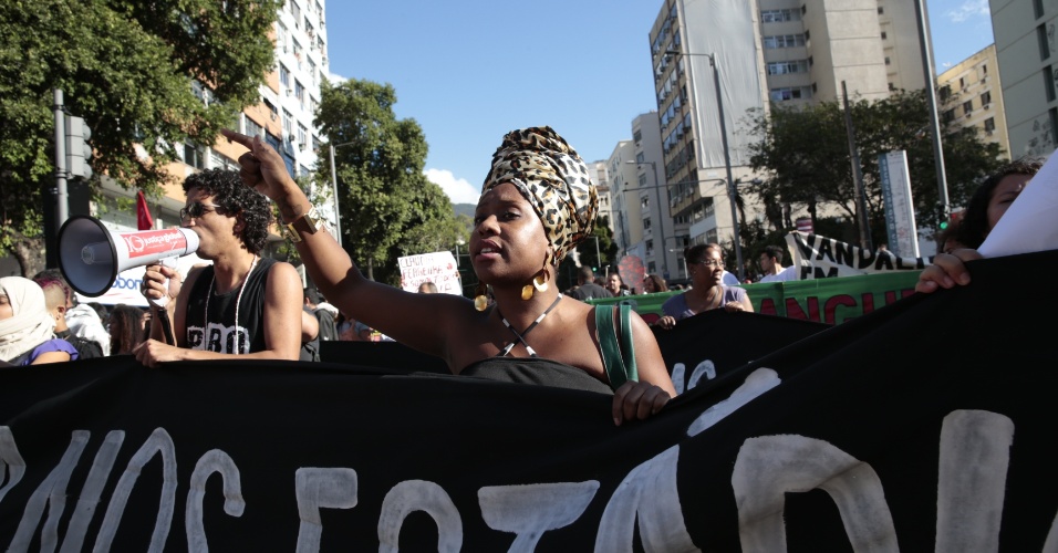 Protesto a dois quilômetros do Maracanã