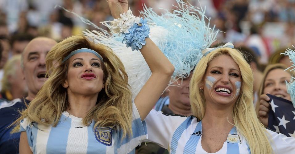 Torcedoras argentinas fazem festa no Maracanã antes da final contra a Alemanha