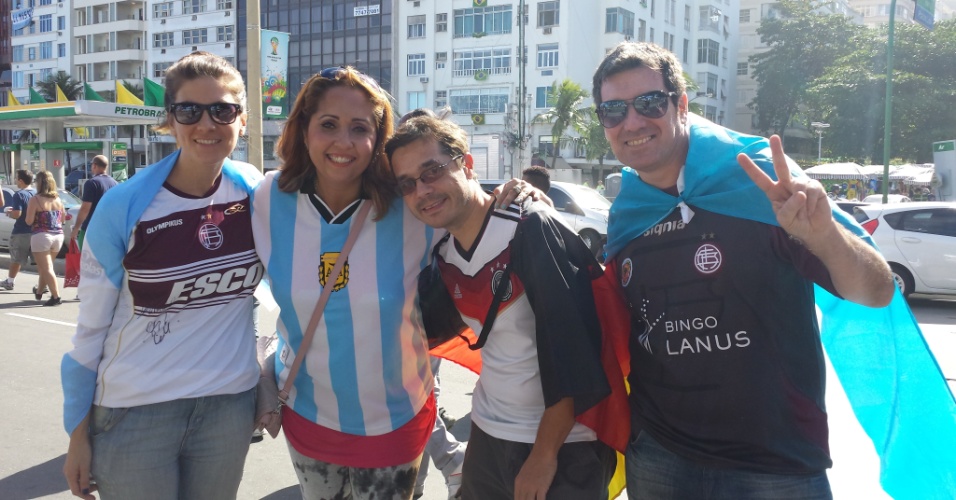 Torcedores da Argentina e da Alemanha se misturam em Copacabana para festa antes da final da Copa do Mundo