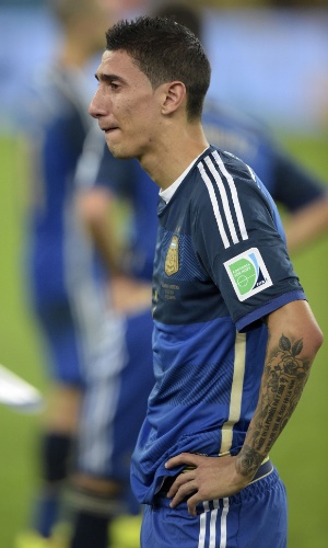 Argentino Di María chora após derrota da Argentina para a Alemanha na final da Copa 