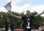 Aos 29 anos, zagueiro campeão do mundo pela Alemanha se aposenta da seleção - AFP PHOTO / CLEMENS BILAN