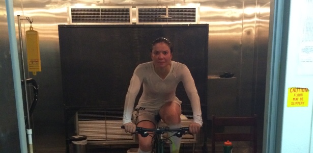 Ultramaratonista Carla Goulart treina em sauna para encarar corrida no deserto - Arquivo Pessoal