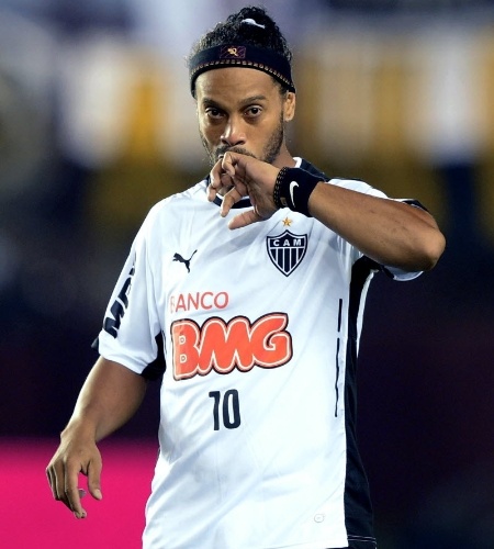 Ronaldinho Gaúcho momentos antes do início da Recopa entre Lanús e Atlético-MG