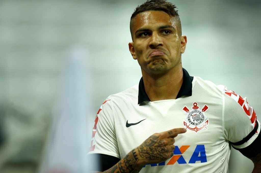 Guerrero comemora após abrir o placar para o Corinthians contra o Internacional (17.jul.2014) - Fabio Braga/Folhapress