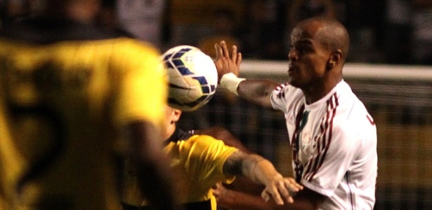 O zagueiro Henrique já fez três partidas pelo Fluminense depois da Copa - Nelson Perez/Fluminense FC