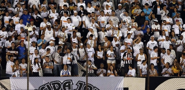 Torcida do Santos está confiante na decisão contra o Palmeiras - Ernesto Rodrigues/Folhapress