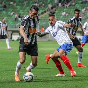Dátolo tenta escapar da marcação do Bahia durante jogo pelo Brasileiro na Arena Independência - Bruno Cantini/Flickr/Atlético-MG