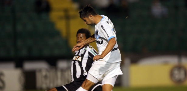 Giuliano fez o gol contra o Figueirense, mas Alán Ruiz foi o mais regular do Grêmio em SC - Cristiano Andujar/Getty Images