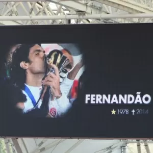 André Santos faz homenagem ao aniversário da mulher, e torcedores do  Flamengo reclamam em post - Flamengo - Extra Online