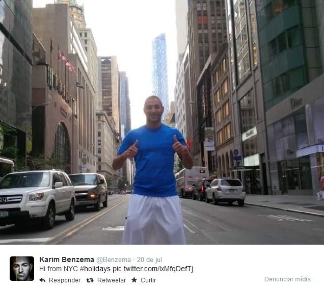 Benzema, artilheiro da França na Copa, mandou saudações direto de Nova York, onde aproveitou as férias