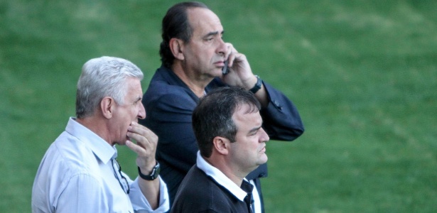 Alexandre Kalil (ao celular) havia revelado acordo, que foi confirmado com publicação no Diário Oficial da União - Bruno Cantini/Site do Atlético-MG