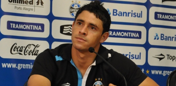 Giuliano, do Grêmio, pode ter novo período fora do time por lesão - Marinho Saldanha/UOL Esporte
