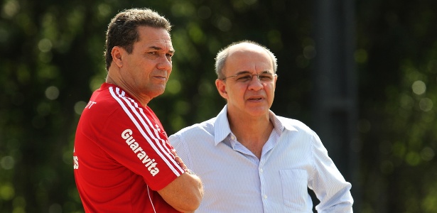 Político, Luxemburgo (e) conversa com presidente do Flamengo, Bandeira de Mello - Gilvan de Souza/Flamengo