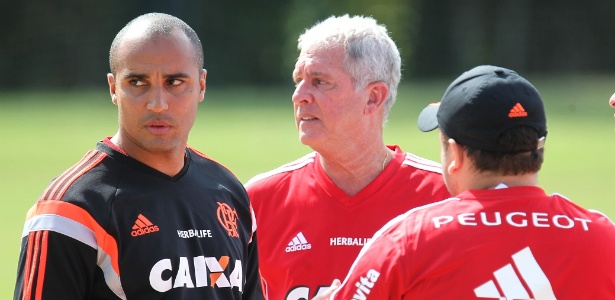 Deivid (esq.) foi auxiliar de Luxemburgo no Flamengo e agora está com ele no Cruzeiro - Gilvan de Souza/ Flamengo