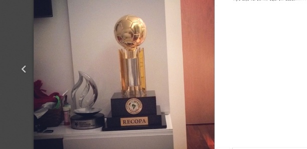 Diego Tardelli posta em seu Instagram foto da taça da Recopa em sua casa - Reprodução/Instagram
