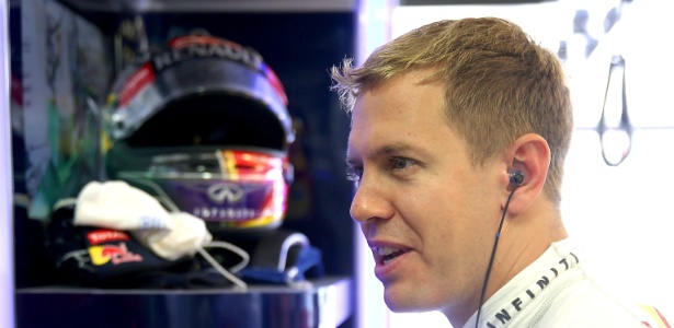 Sebastian Vettel antes de entrar na pista no primeiro treino livre do GP da Hungria - Mark Thompson/Getty Images