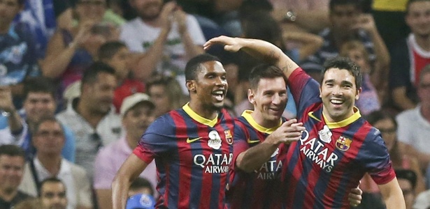 Messi com Eto"o e Deco em jogo amistoso; camaronês brincou e elogiou o argentino - EFE/EPA/ESTELA SILVA