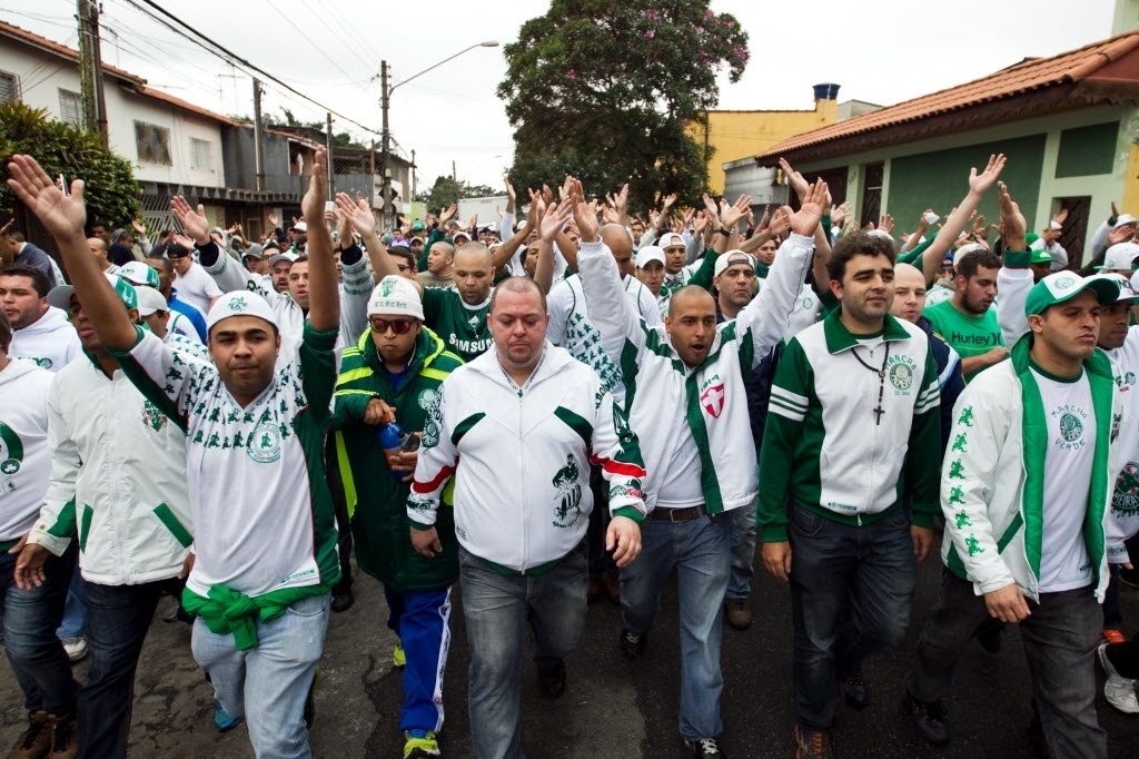 Autoridades de segurança estão preocupadas com o comportamento da torcida no primeiro clássico no Itaquerão depois da Copa - 27 julho 2014