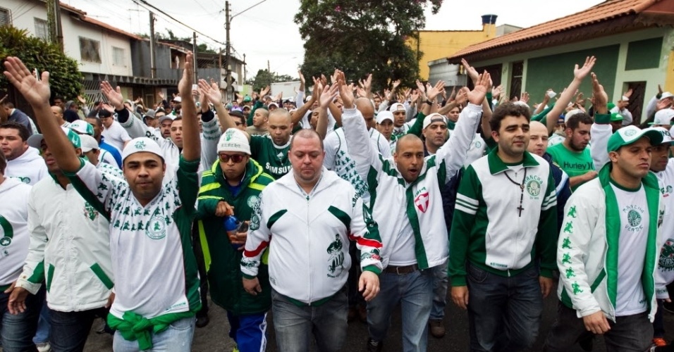 Autoridades de segurança estão preocupadas com o comportamento da torcida no primeiro clássico no Itaquerão depois da Copa - 27 julho 2014