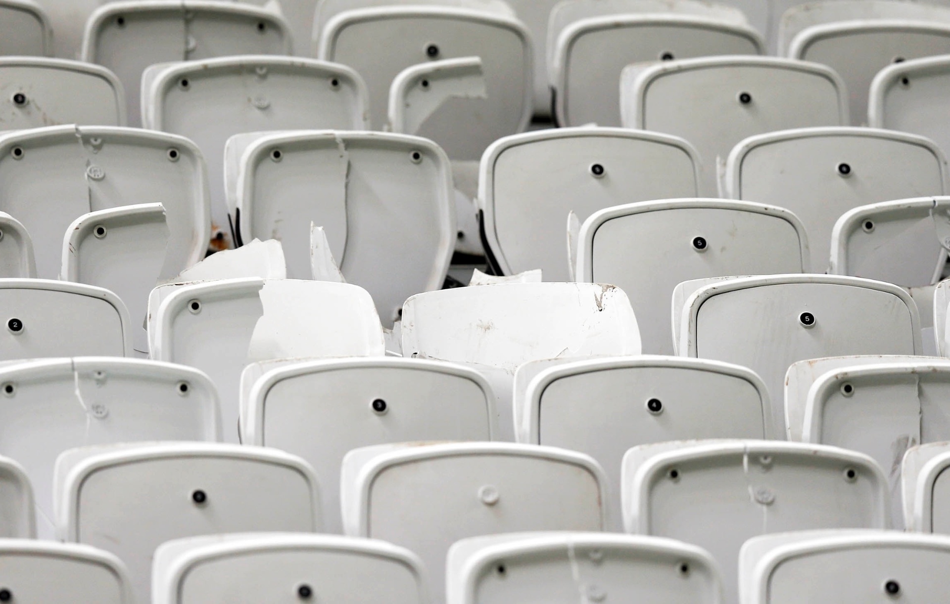 Cadeiras do Itaquerão ficam quebradas após clássico contra o Palmeiras pelo Campeonato Brasileiro - Ernesto Rodrigues/Folhapress/ESPORTE