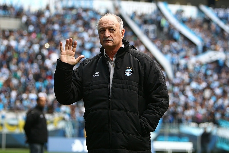 30 jul 2014 - Felipão chega ao Grêmio e assume o time 18 anos após sua saída