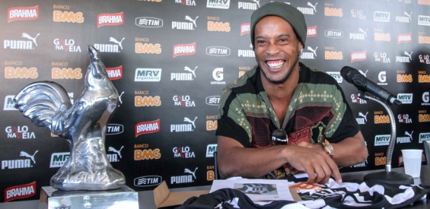 Ronaldinho Gaúcho sorri durante entrevista coletiva na despedida do Atlético-MG - Bruno Cantini/site oficial do Atlético-MG
