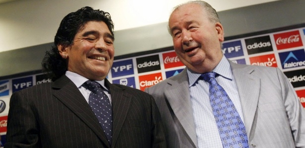 Grondona teve relação de amor e ódio com Diego Maradona. Ídolo jogou e treinou a Argentina na gestão de Don Julio - REUTERS/Marcos Brindicci