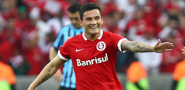 Chileno ainda está na mira do Bayer Leverkusen, com quem já acertou salários - Lucas Uebel/Getty Images
