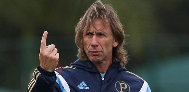 Treinador do Chile recorda breve passagem pelo Palmeiras: uma lembrança divertida.