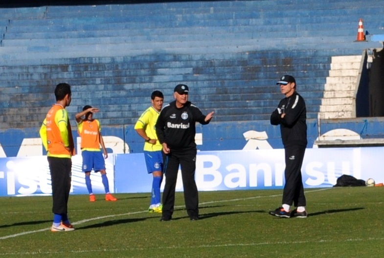 14 ago 2014 - Felipão divide trabalho com Ivo Wortmann em treinamento do Grêmio